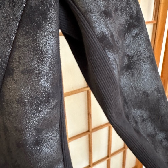 Vera Wang black bomber jacket, xs distressed, look with faux fur lining - Picture 3 of 8